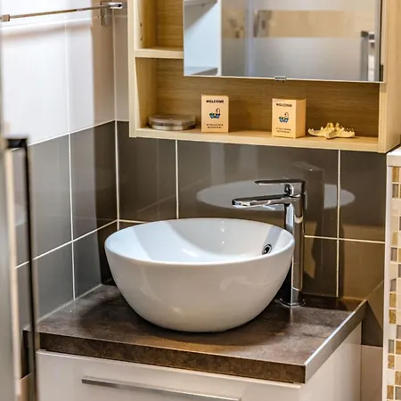 Port Pieds Dans L Eau - 4p * Leucate